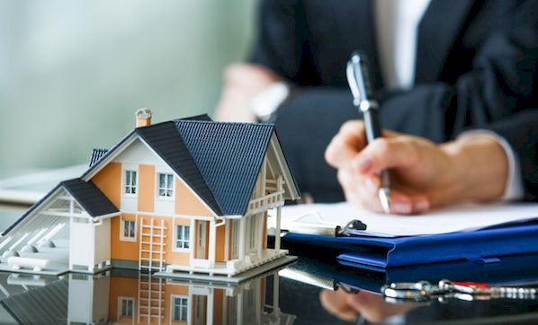 How To Become A Real Estate Agent?