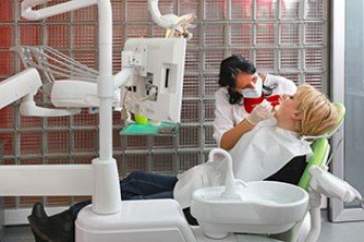 How To Pick The Right Dental Assistant School For You?
